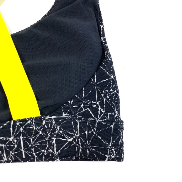 ♦️SOLD♦️Koral Fame Criss-Cross Sports Bra Black - Picture 9 of 10